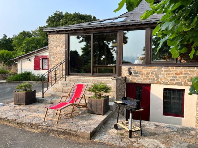 La muse bretonne - BBQ - Mac & Wifi - big Patio with view of the garden - private Parking - anytime access