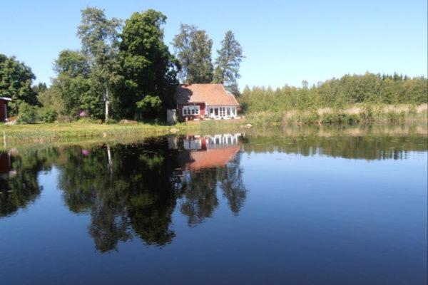 Lakeside VILLA