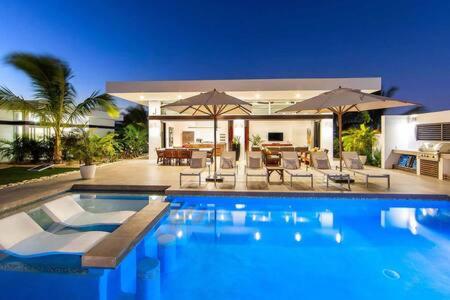 TOP Rated Private Villa with Pool, Beach Access, Resort Amenities - White Villas v10