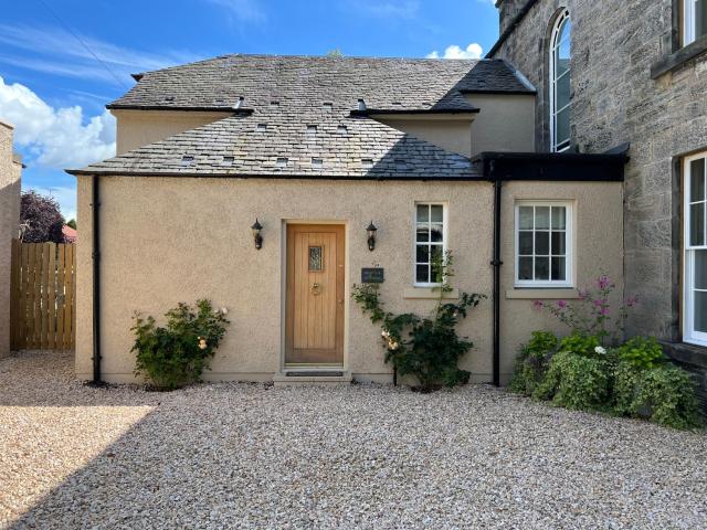 Quaint self contained cottage near Edinburgh.