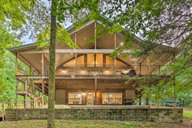 Lakefront Hideaway in Scranton Spacious Deck