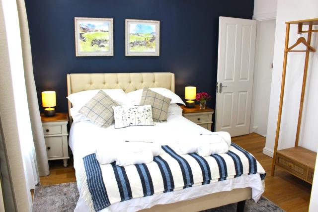 Elegant 4 bedroom, Maidstone house by Light Living Serviced Accommodation