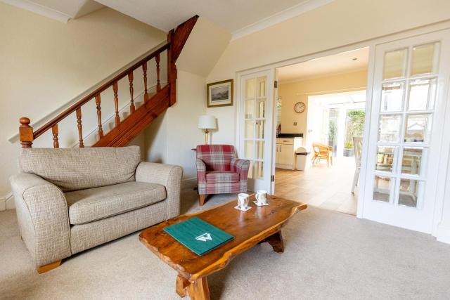 FIR TREE COTTAGE - Cosy 3 Bed Cottage in Penrhyn Bay with Beautiful Sea Views and Access to Snowdonia