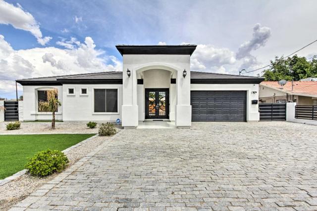 Upscale Peoria Home with Gazebo and Putting Green