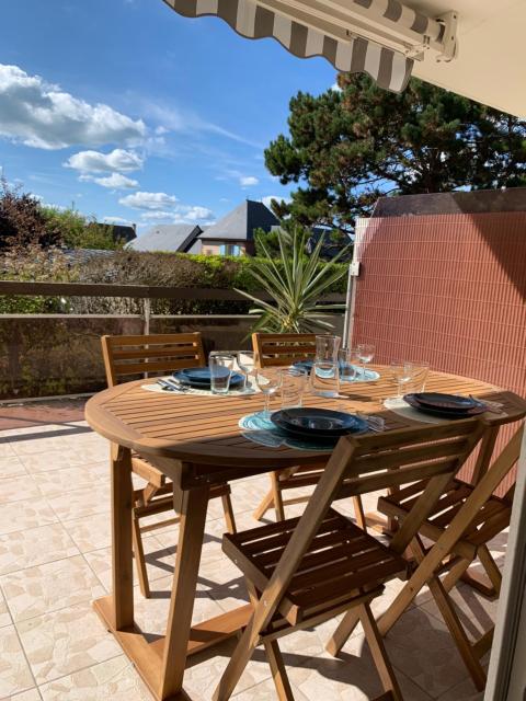 Trouville, appartement rénové avec grande terrasse au calme