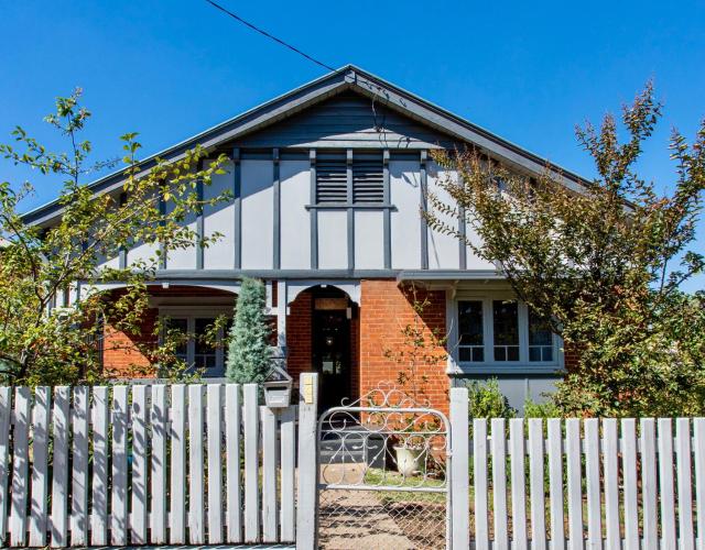 Fitzroy House - Federation charm near town centre