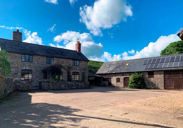 Cynynion Uchaf - Country Farmhouse with Views