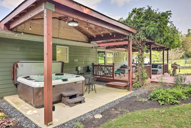 Family-Friendly Brookville Home with Hot Tub!