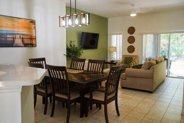 Enchanting Escape 3 Bedroom Minutes from Disney!