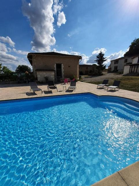 French Farmhouse Retreat with pool & superb views.