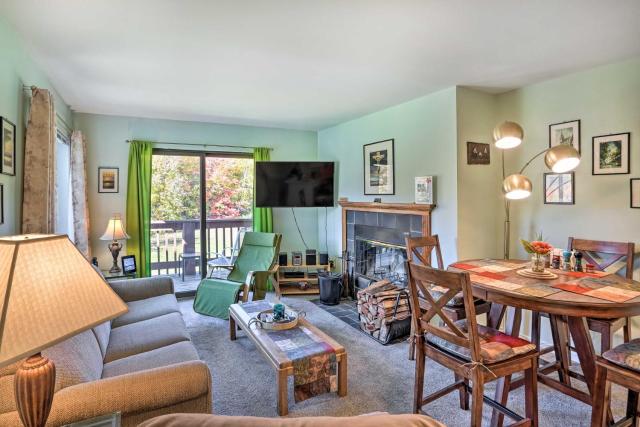 Comfortable Dover Apartment Walk to Mt Snow!