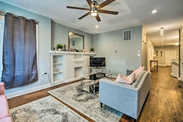 Remodeled Chicago Apartment Less Than 9 Mi to Downtown