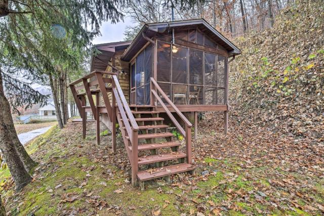 Peaceful Cottage with Mtn View Near ATV Trails!