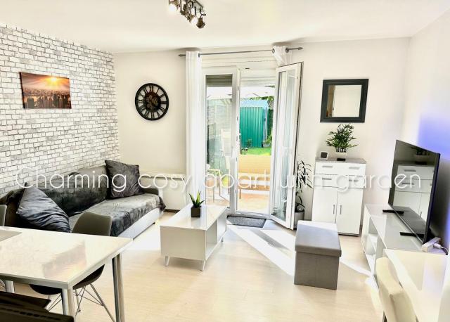 Charming cosy apart with garden free parking