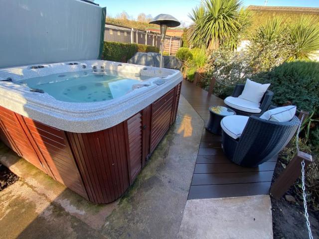 The Studio with Hot Tub in East Budleigh in beautiful countryside