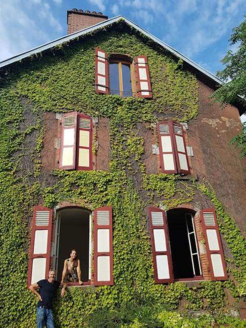 Grand appartement dans belle maison avec jardin