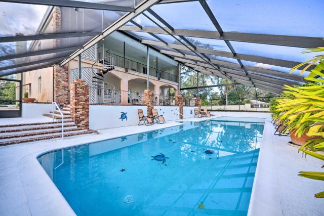 Dock and Lanai Elegant Villa in Winter Haven!