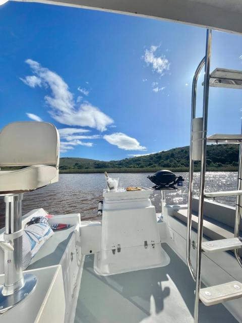 Houseboats - Living The Breede - Valid Skippers License compulsory