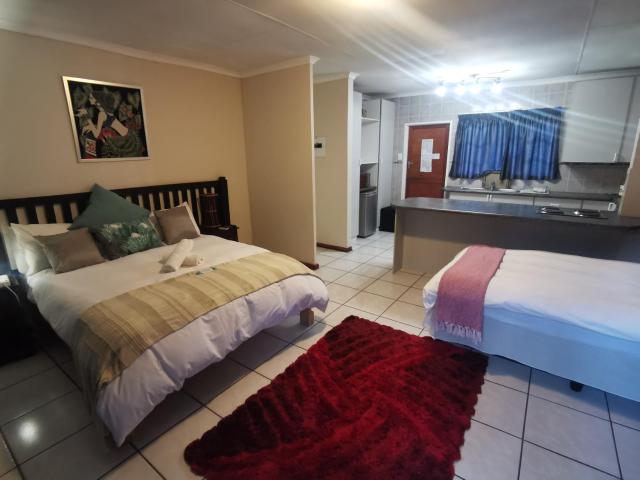 Harties Honeymoon Suite with Dam View