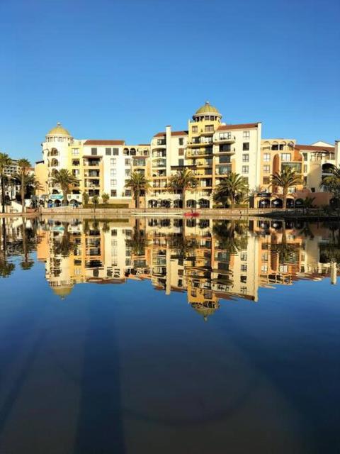 La Palmera - Island Club Canal Front