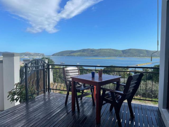 Solar-powered Lovely 1-Room Loft with amazing lagoon views!