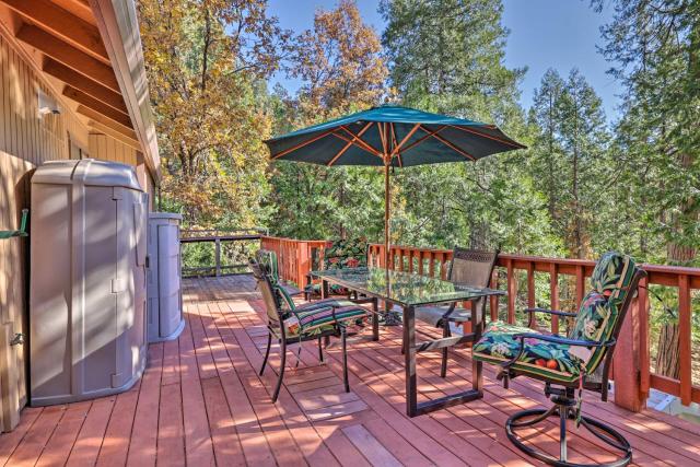 Quiet Twain Harte Cabin with Deck and Forest Views!