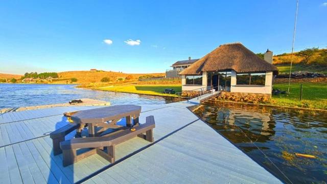 LAKE-HOUSE CABIN