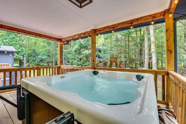 Albrightsville Retreat with Private Hot Tub!