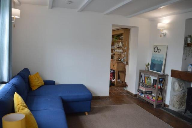 2-bedroom cottage in heart of St Ives w/ parking