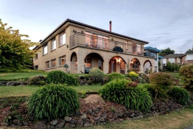 Spacious Apartment with the view of Mt. Wellington