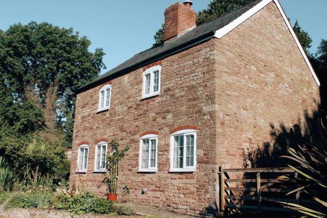 Pump Cottage - Cosy Herefordshire Cottage