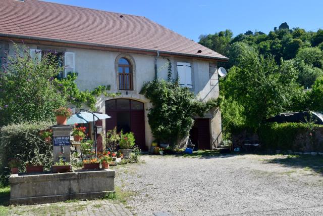 Spacious apartment in old farm close to Lac de Vouglans