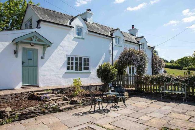 Cosy Country Cottage; Brecon Beacons