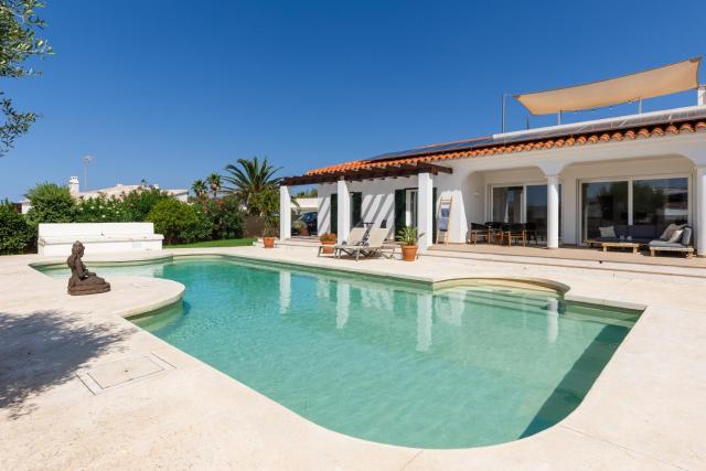 Villa Maravilla with HEATABLE pool ROOFTOPbar with sea views and Range Rover