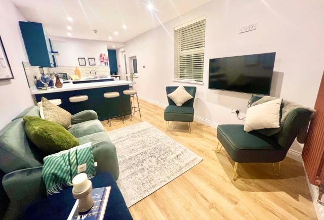 Gorgeous Newly Renovated 2 Double Bed Flat