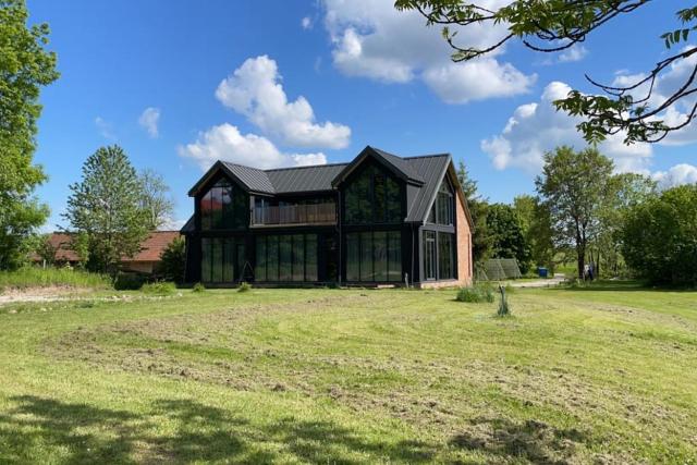 Modern Villa & Sauna by the lake, przytulnavilla, Dom nad jeziorem na Mazurach