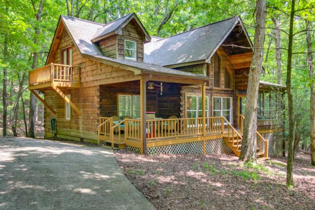 North Georgia Log Cabin Located in Bent Tree!