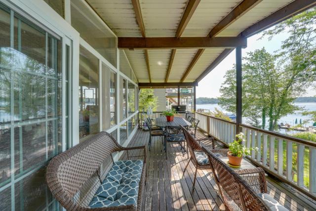 Waterfront White Lake Vacation Rental!