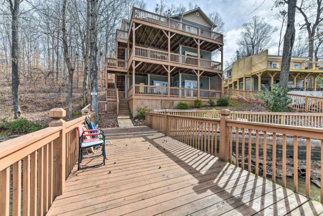 Lakefront Lexington House with Spacious Deck!