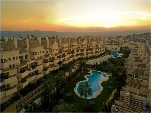 3 Bedrooms, 3 Bathrooms Apartment, Duquesa Fairways