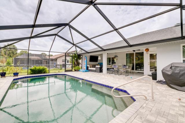 Spring Hill Home - Pool, Grill and Golf Course Views