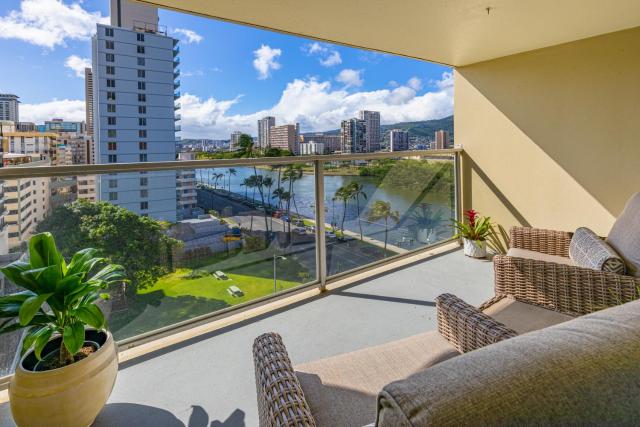 Beautifully Upgraded Studio Close to Waikiki Beach