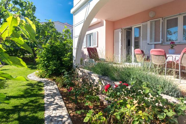 Apartment LAVANDA with beautiful garden