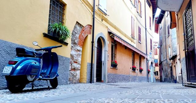 Iseo Portelle Holiday with private parking and bike storage