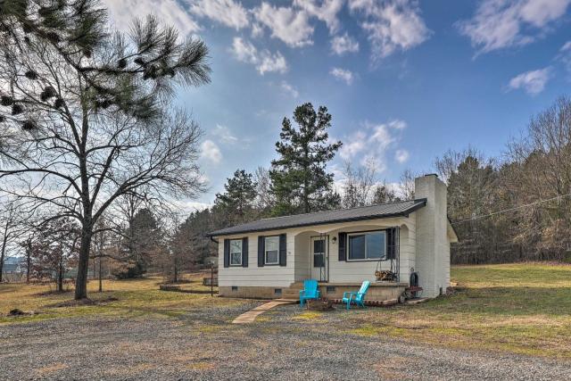 Hodgen Cottage on 650 Acres, Cozy and Scenic