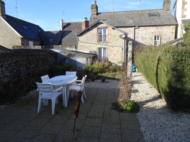 Charming French cottage-gite in the heart of quiet Gorron