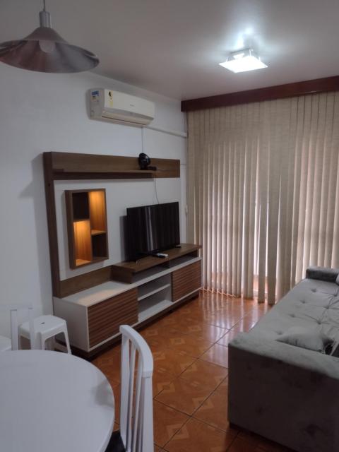 Apartamento com mobília nova.