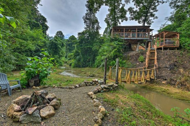 Hand-Crafted Creekside Treehouse with Grill!