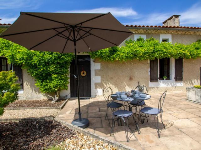 Maison de charme avec piscine chauffée en Dordogne, proche de Brantôme et Périgueux. - FR-1-616-228