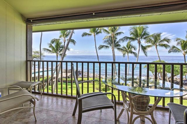 Oceanfront Kailua-Kona Condo with Community Pool!